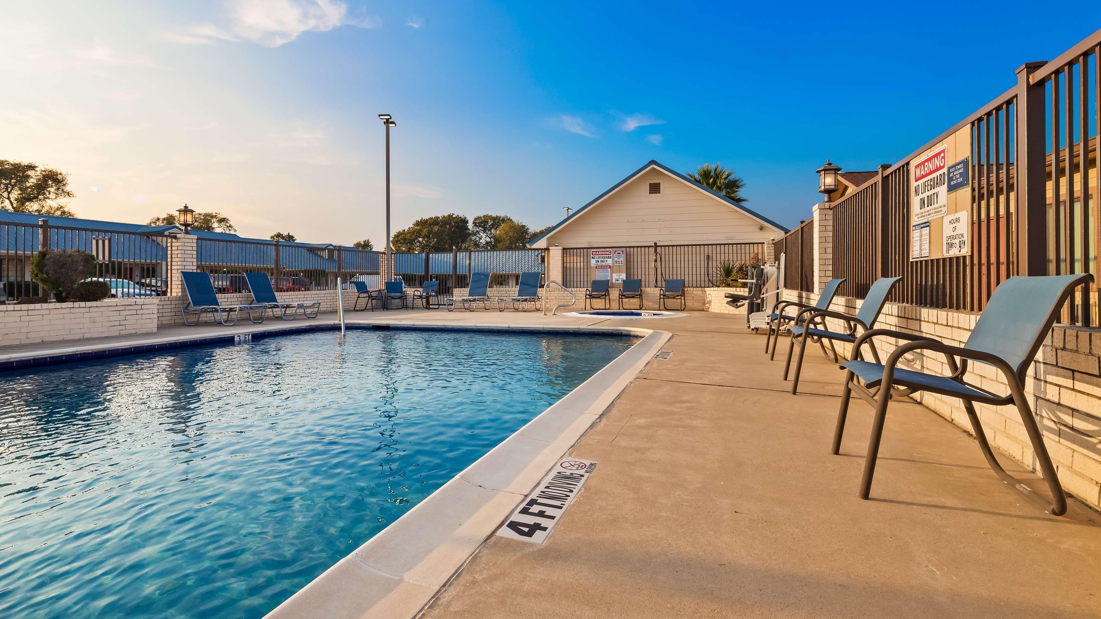 Best Western Regency Inn & Suites Gonzales Eksteriør bilde