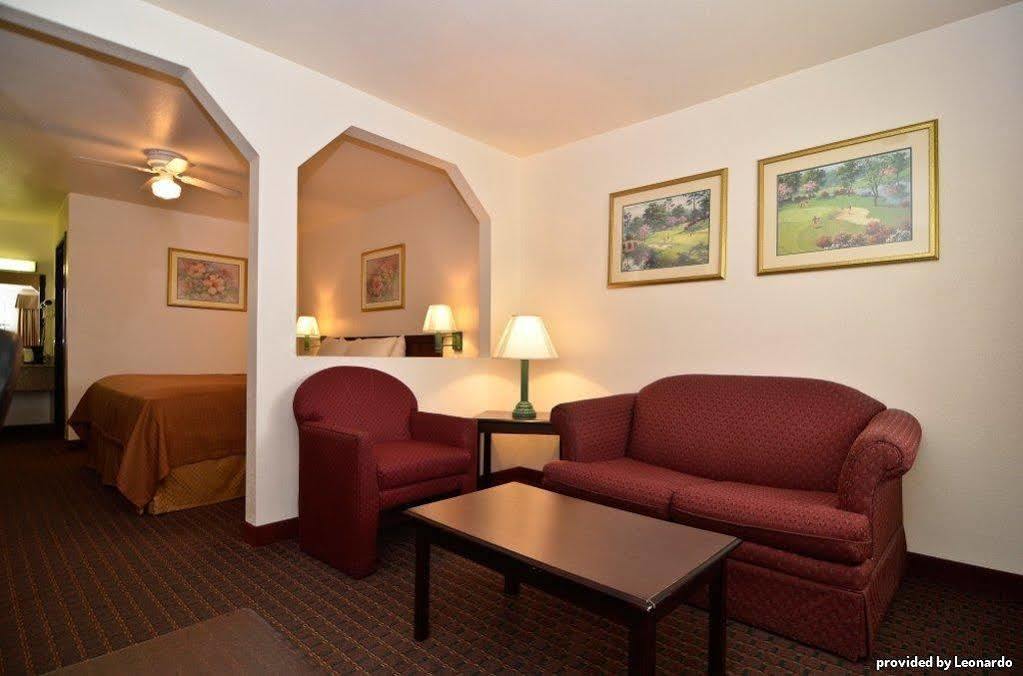 Best Western Regency Inn & Suites Gonzales Rom bilde